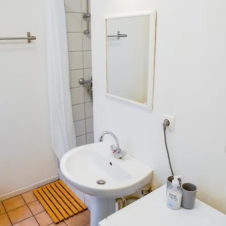 Charming Apt Near Ste Catherine Bordeaux