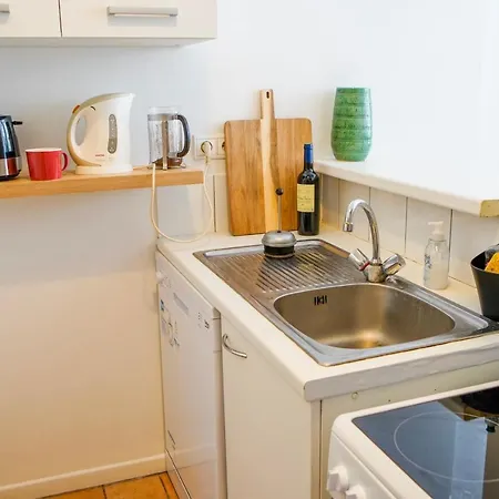 Charming Apt Near Ste Catherine